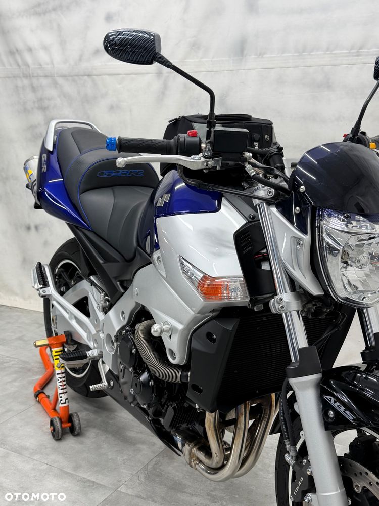 Suzuki GSR - 16