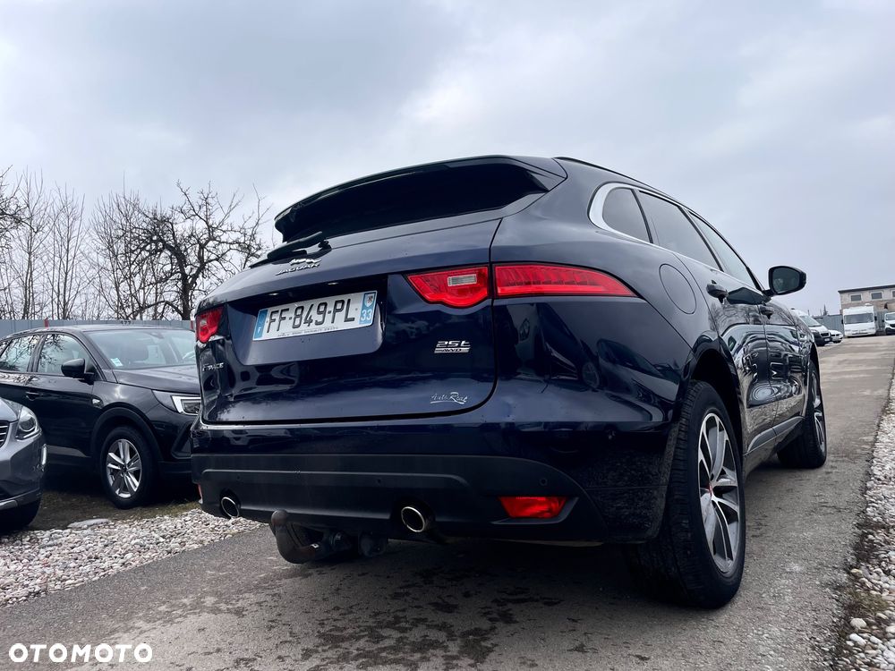 Jaguar F-Pace 25t AWD R-Sport - 8