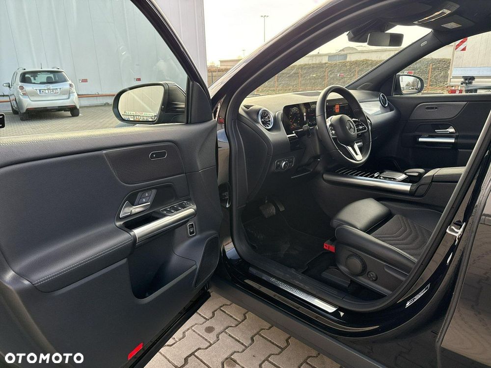 Mercedes-Benz EQA - 10