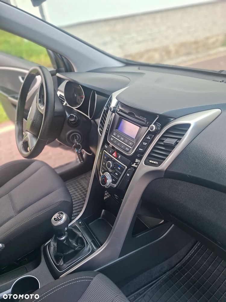 Hyundai i30 blue Kombi 1.6 GDi Trend - 13