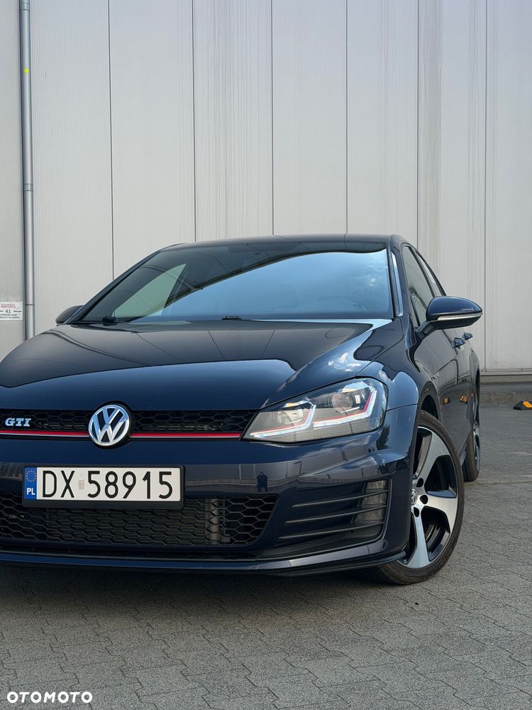 Volkswagen Golf - 16
