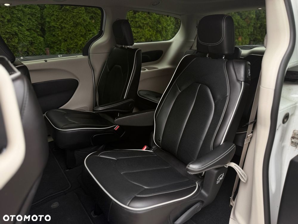 Chrysler Pacifica - 19