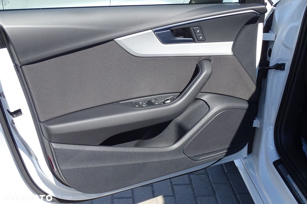 Audi A4 Avant 40 TFSI quattro S tronic advanced - 22