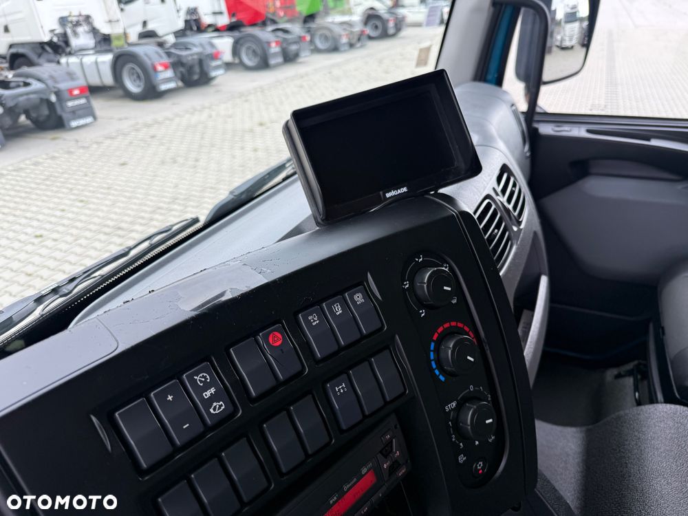 Renault D12 / 220 KM / WINDA / KONTENER 8,30M / ROLETA ELEKTRYCZNA / Z FRANCJI / STAN BDB / / / - 36