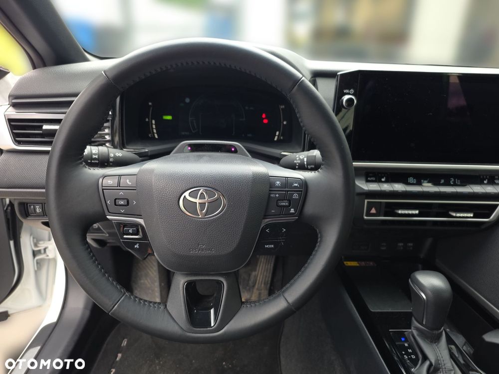 Toyota Camry - 16