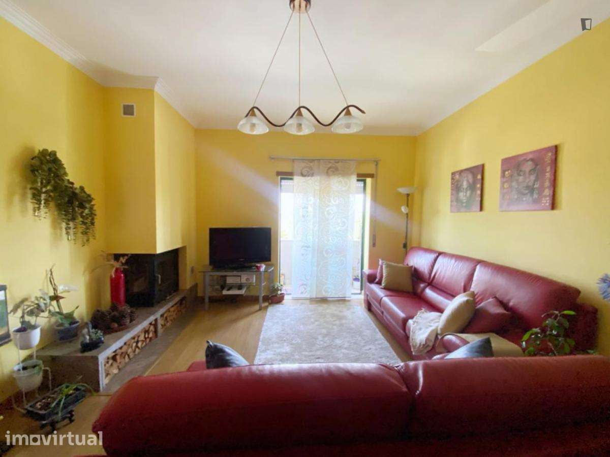 Quarto - localizado em Setubal - Grande imagem: 2/7