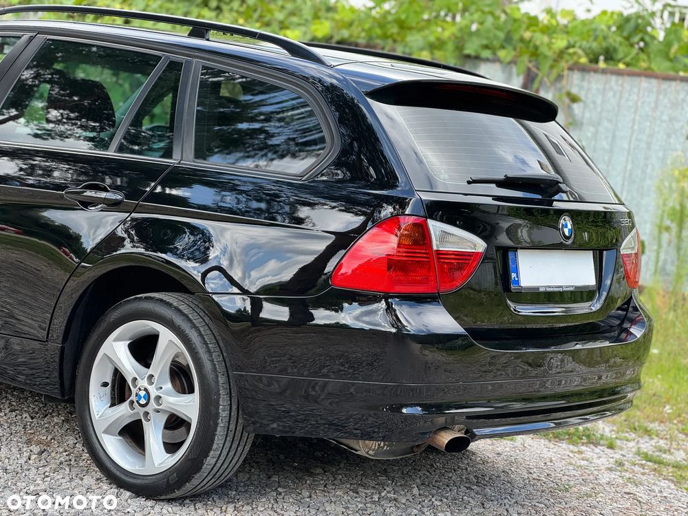 BMW Seria 3 320i Touring - 16
