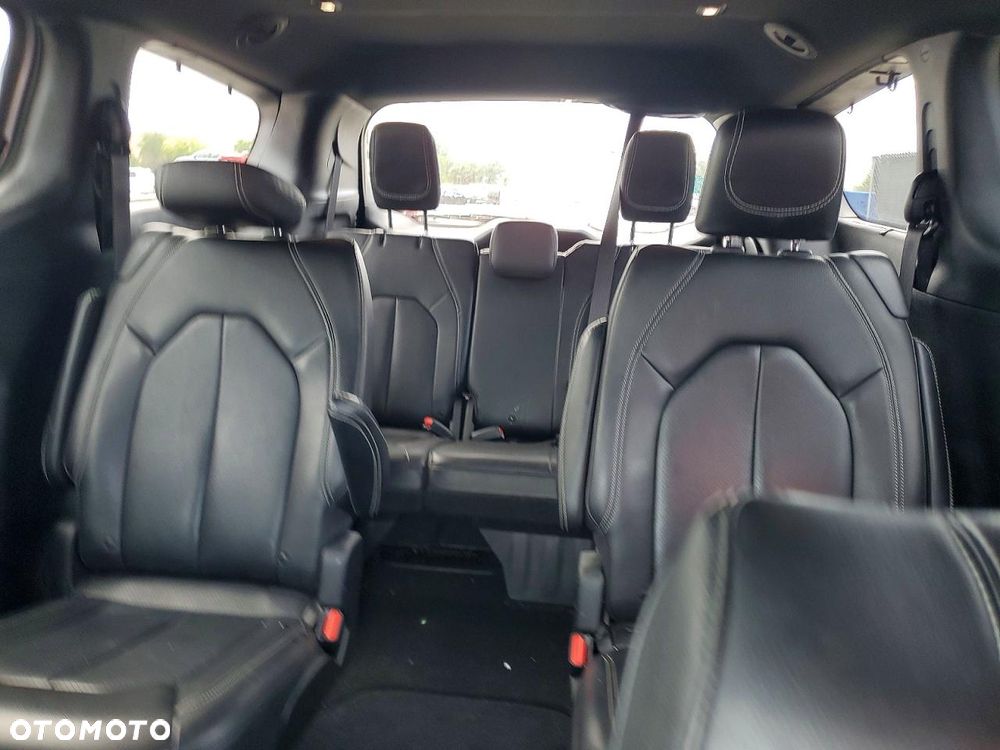 Chrysler Pacifica - 9