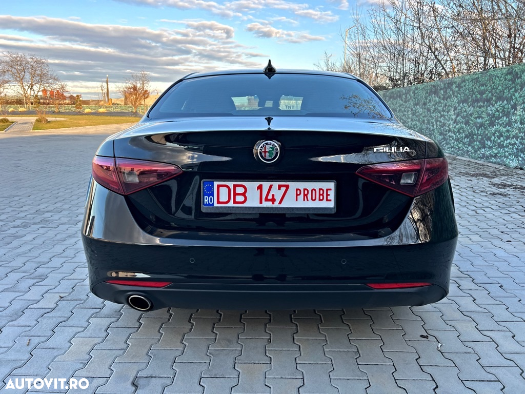 Alfa Romeo Giulia 2.2 JTDM Super - 12