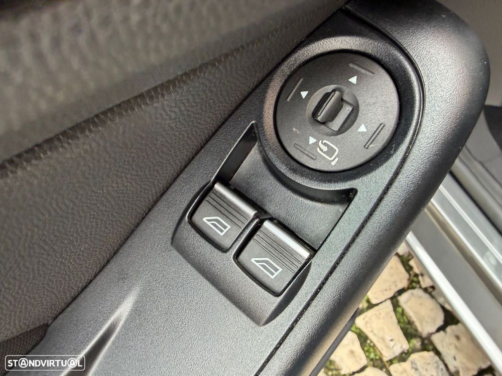 Ford Fiesta 1.0 Titanium - 31