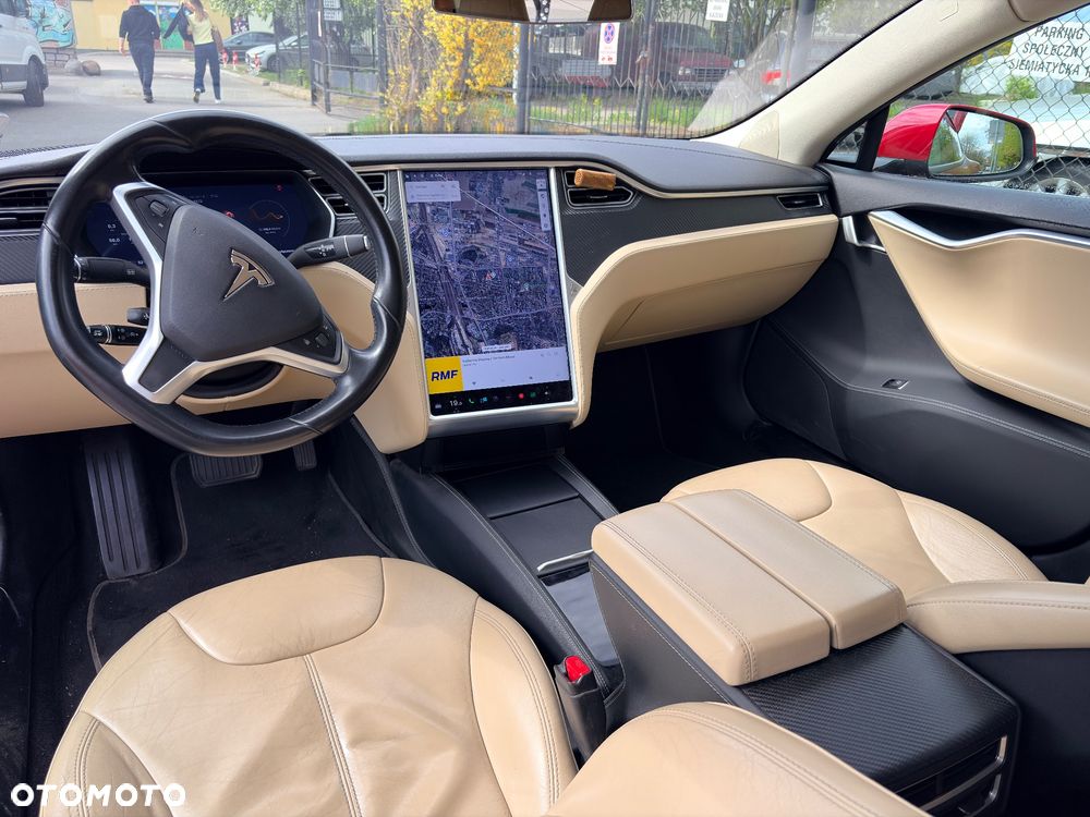 Tesla Model S - 5
