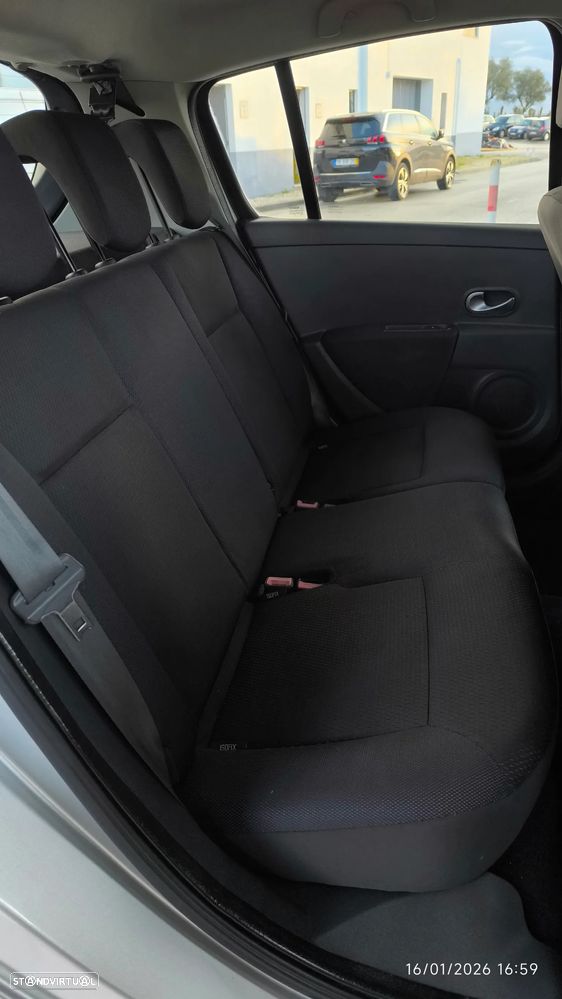 Renault Clio 1.2 16V Dynamique - 36