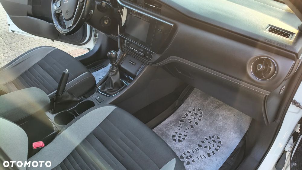 Toyota Auris - 11