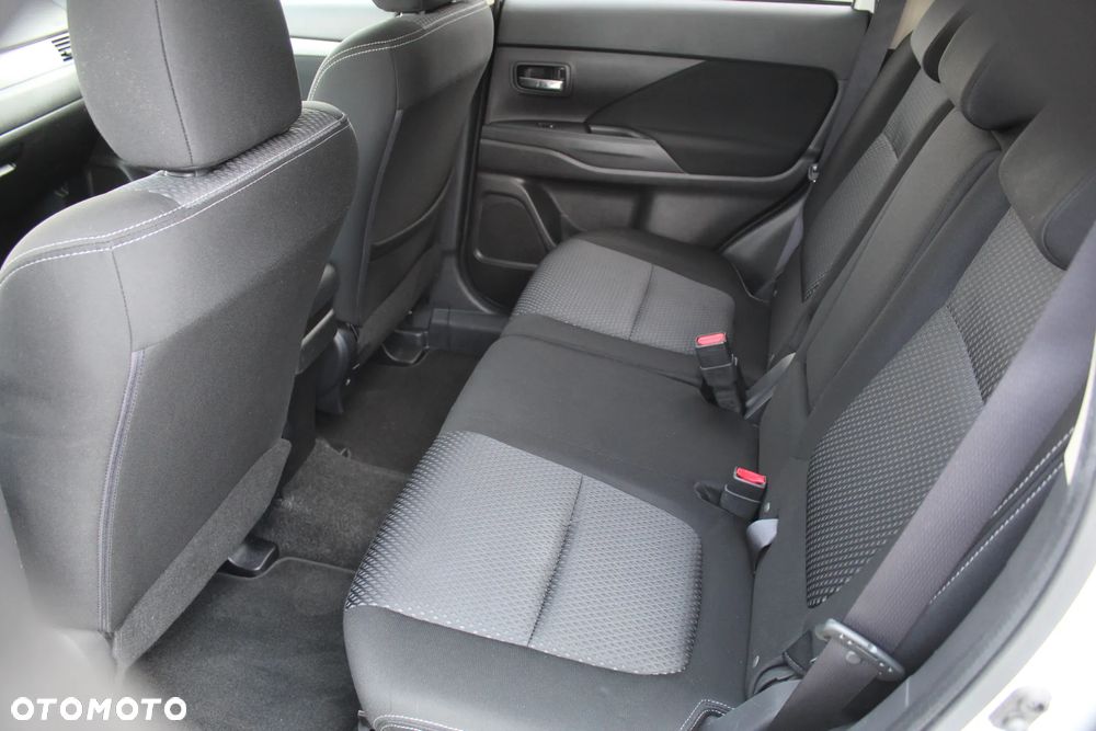Mitsubishi Outlander 2.0 Intense + 4WD CVT - 11