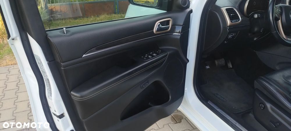 Jeep Grand Cherokee - 12