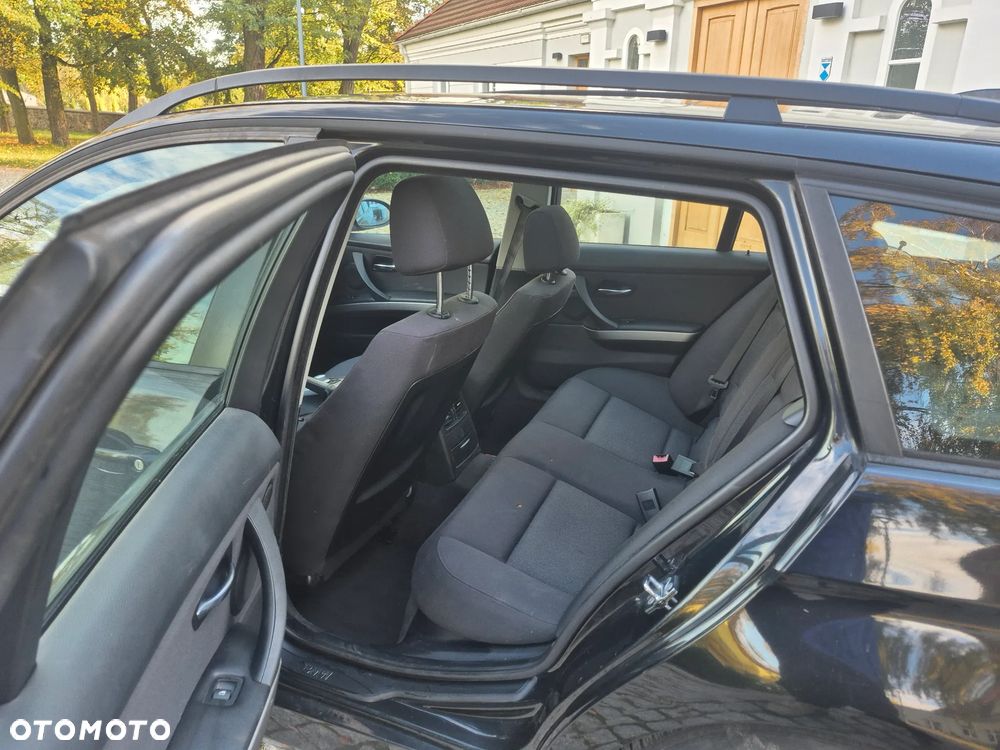 BMW Seria 3 318i - 28