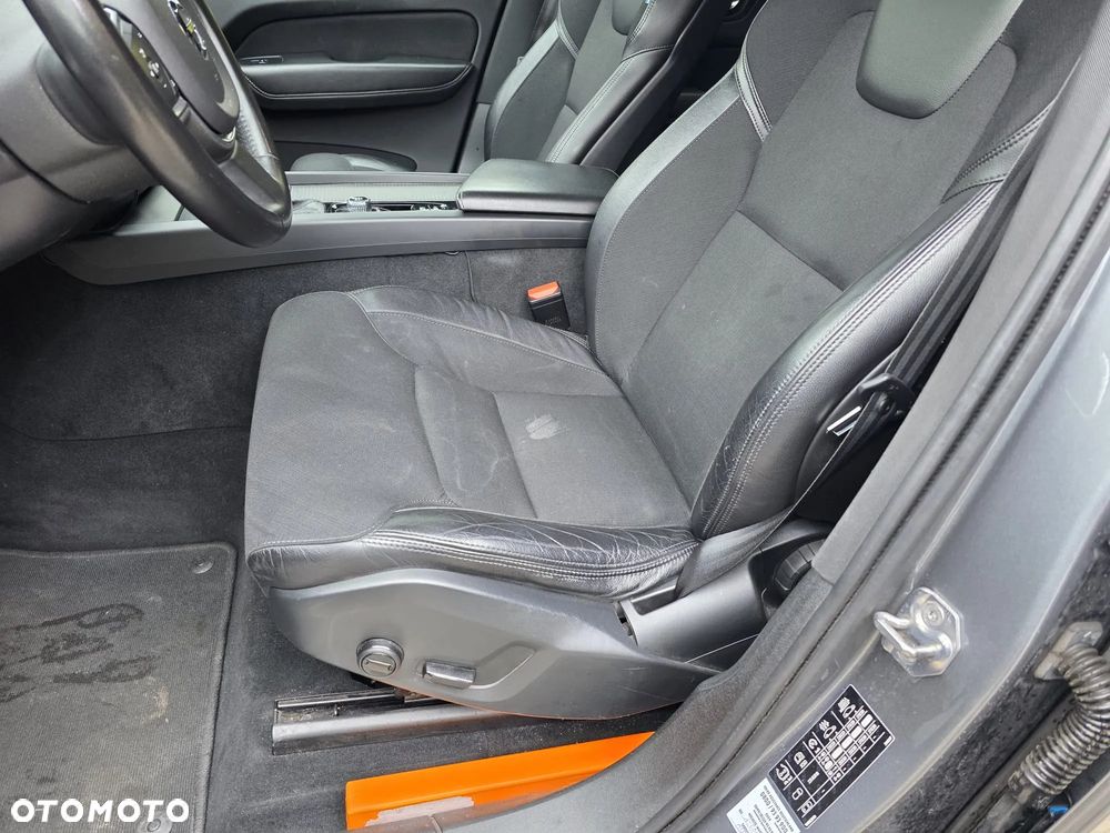 Volvo XC 60 - 4