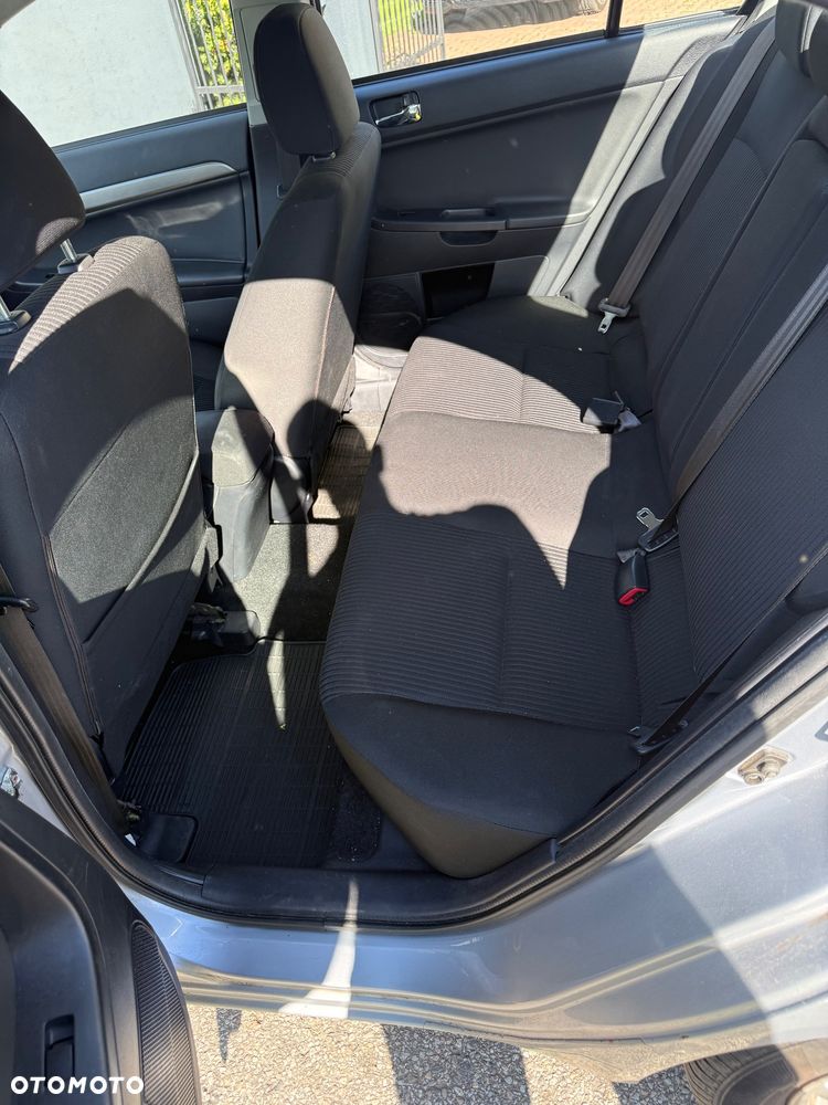 Mitsubishi Lancer - 8
