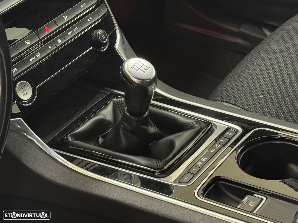 Jaguar XE E-Performance R-Sport - 22