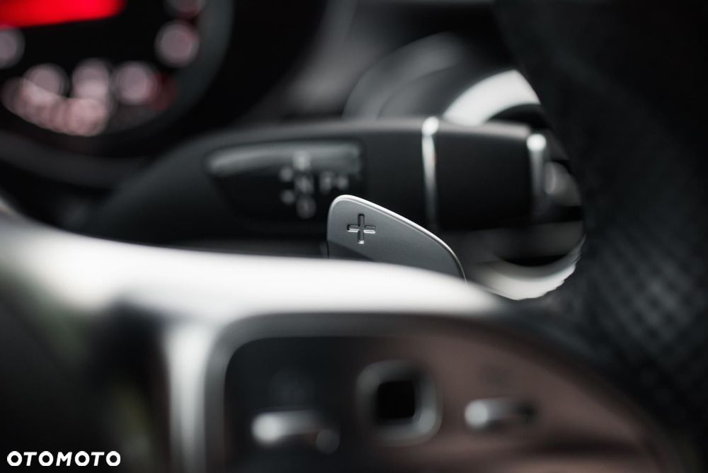 Mercedes-Benz Klasa C 300 9G-TRONIC - 23