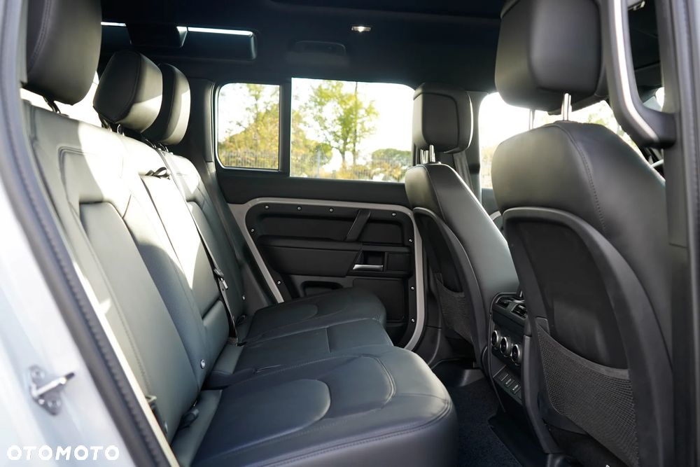 Land Rover Defender 3.0 D350 mHEV X-Dynamic HSE - 32