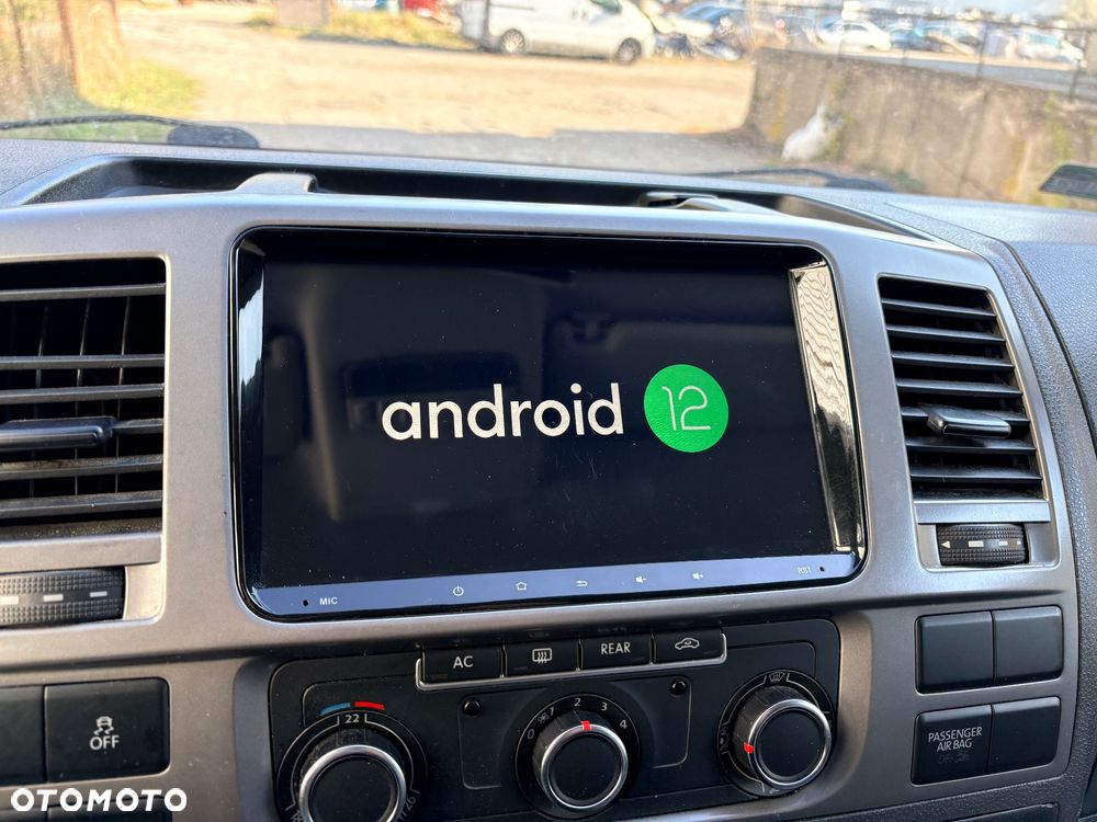 Volkswagen Multivan - 21