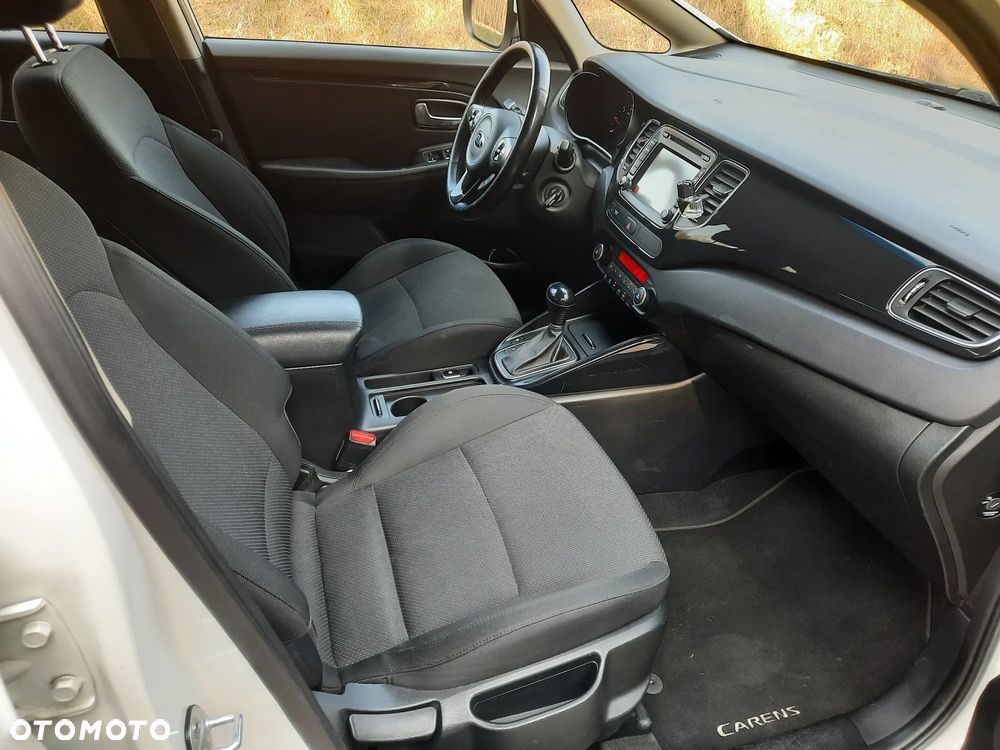 Kia Carens - 16