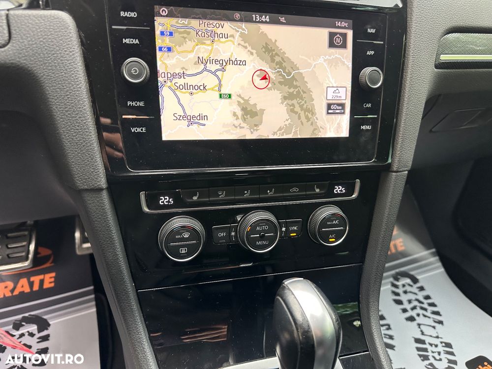 Volkswagen Golf - 23