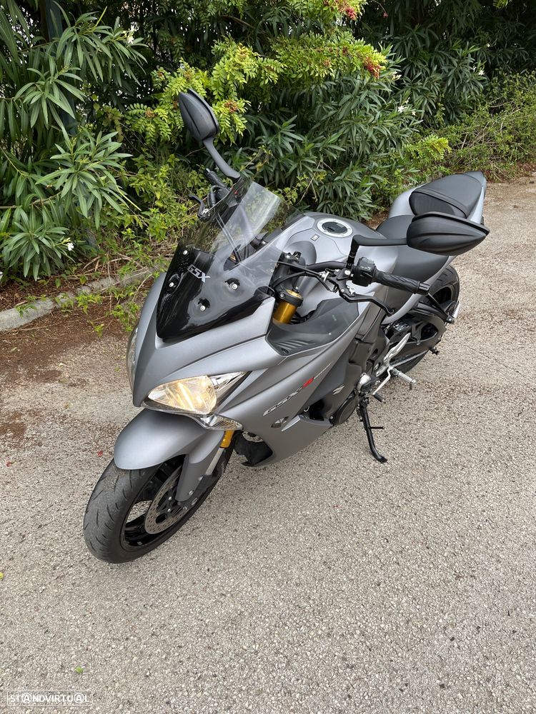 Suzuki GSX - 6