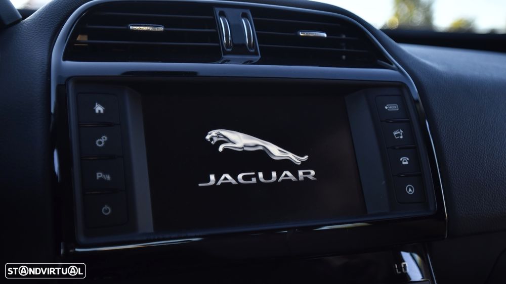 Jaguar XE 20d Aut. Portfolio - 18