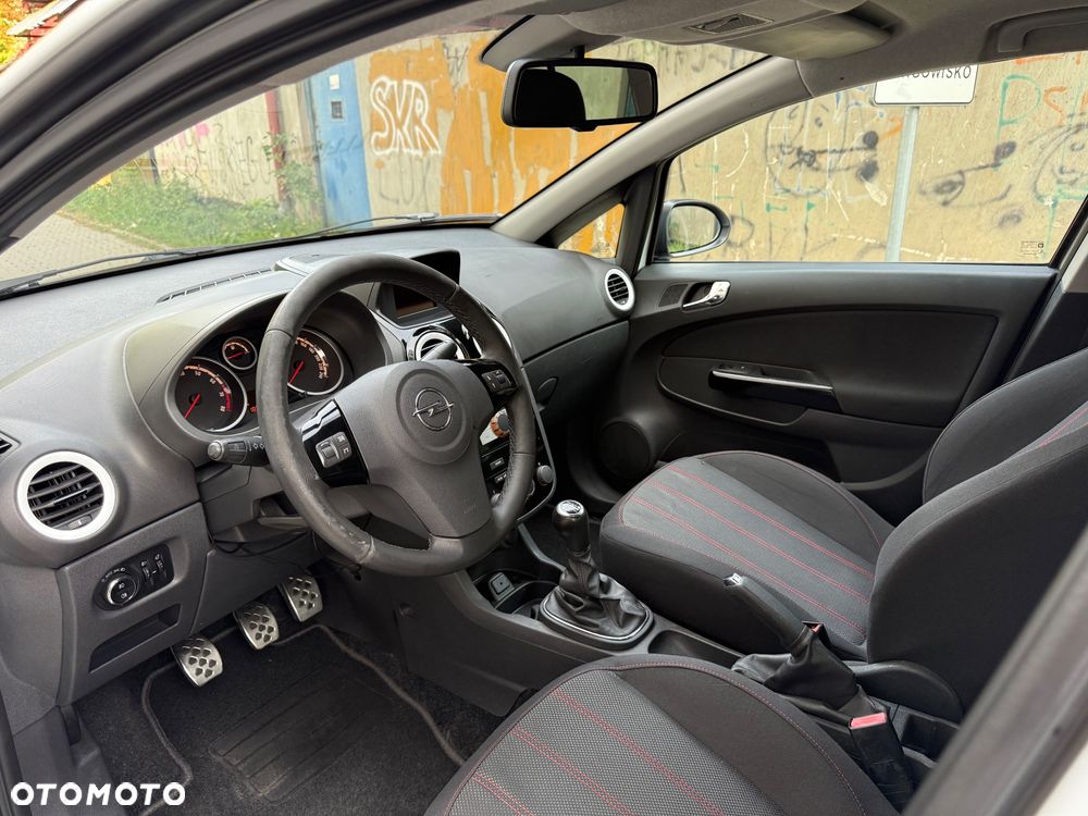 Opel Corsa 1.6 Turbo GSi - 9