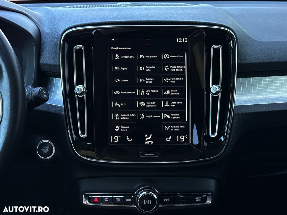 Volvo XC 40 D4 AWD Momentum Pro - 28