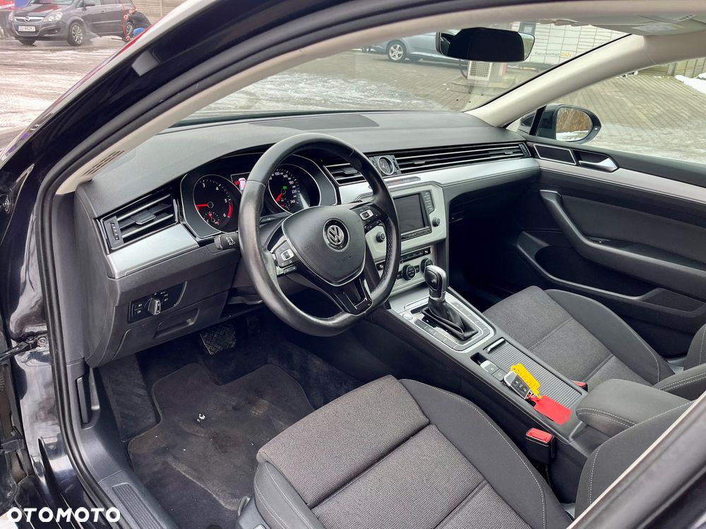 Volkswagen Passat Variant 2.0 TDI SCR DSG BlueMotion Comfortline - 9