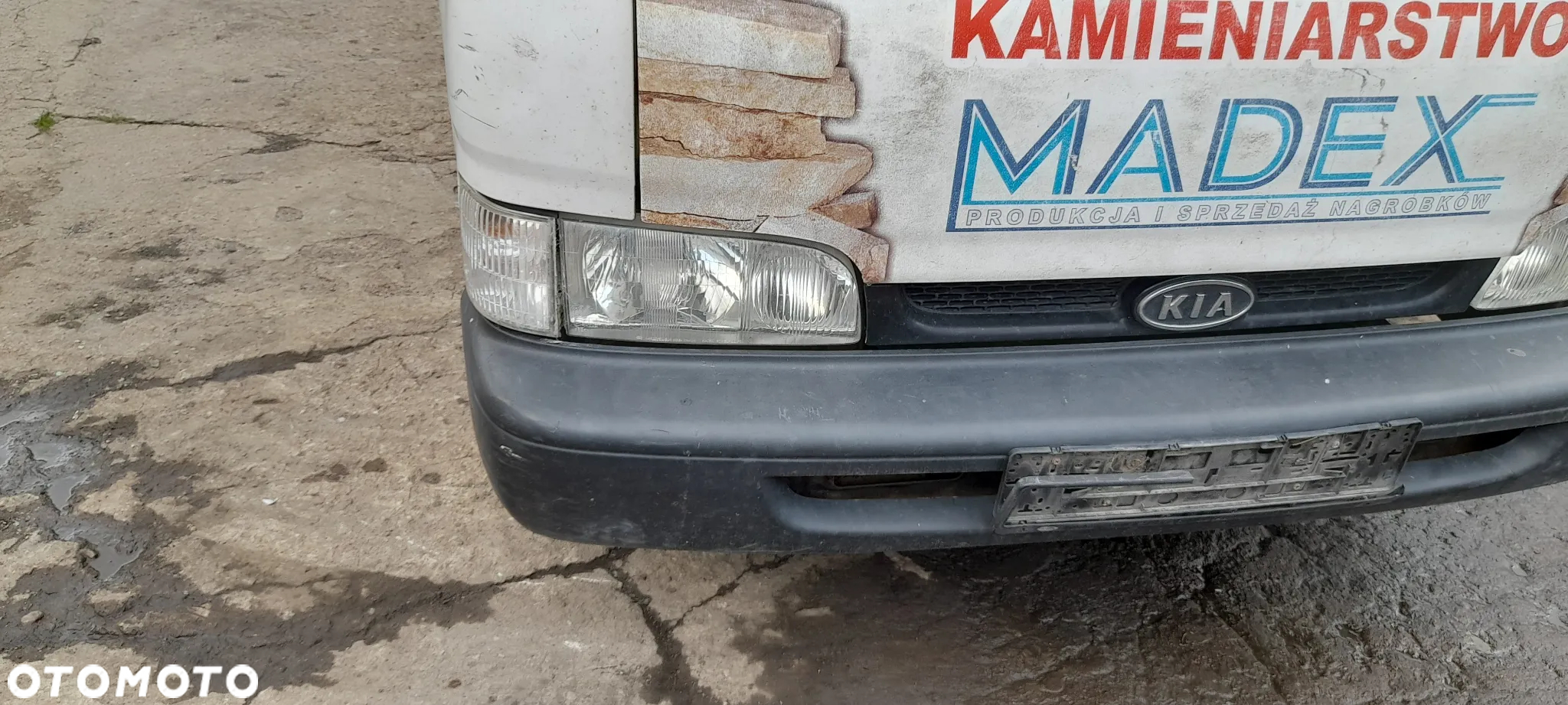 KIA K2700 szyba tylna - 3