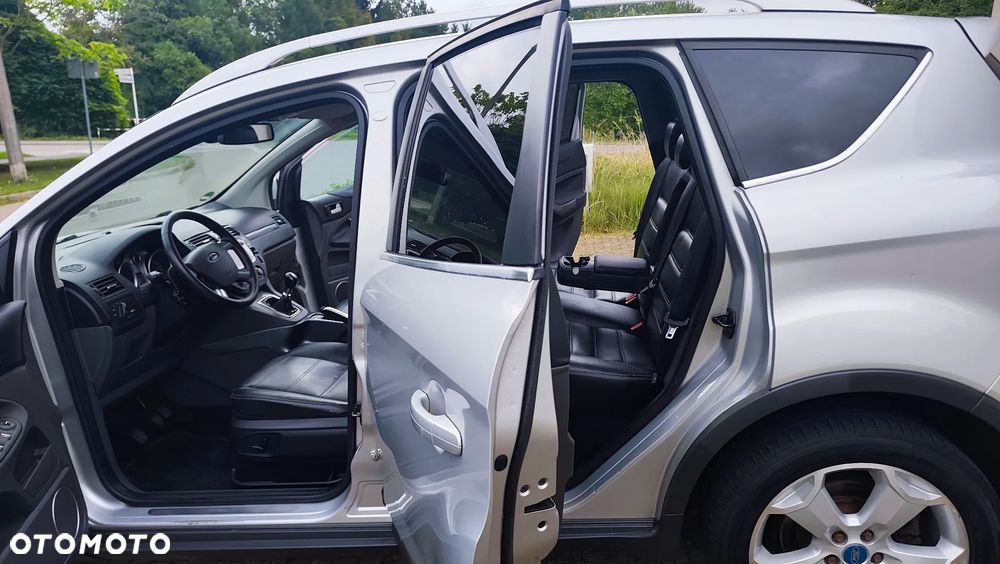Ford Kuga 2.0 TDCi 4x4 Titanium - 4