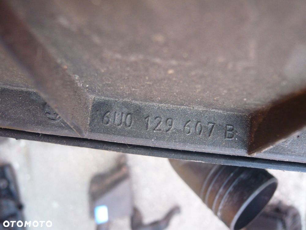 podstawa obudowa filtra powietrza 6u0129607b skoda felicia - 2