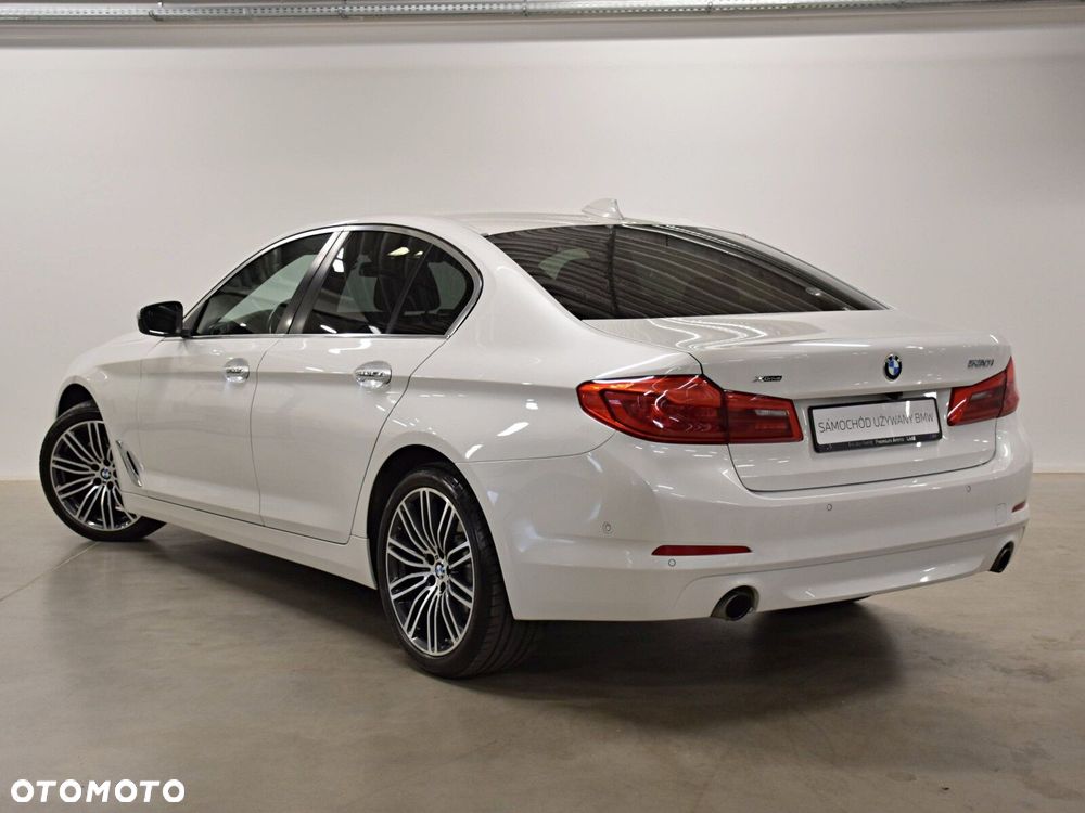 BMW Seria 5 530i GPF xDrive Luxury Line sport - 4