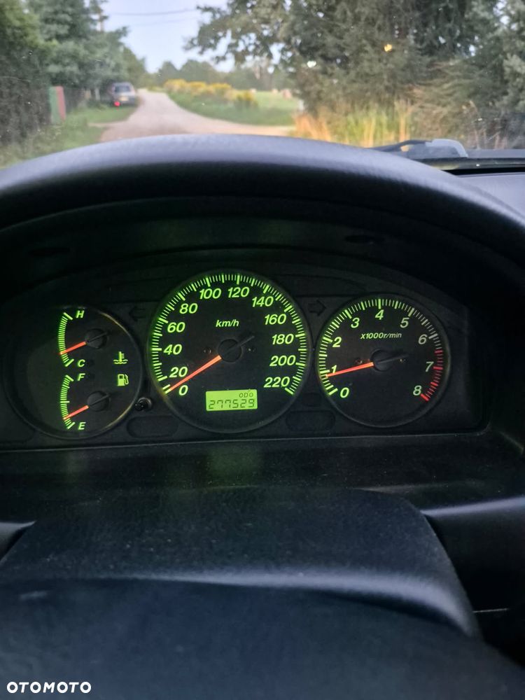 Mazda 323F - 7