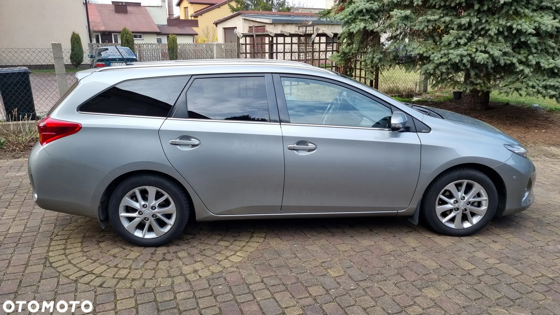 Toyota Auris 1.6 Premium - 2