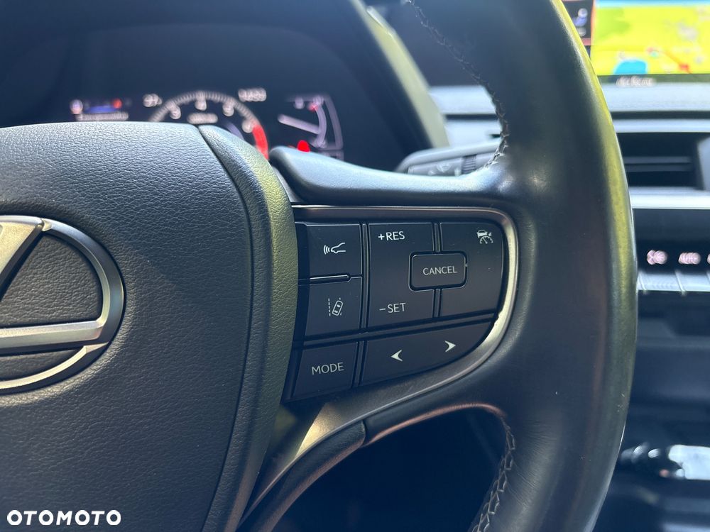 Lexus UX - 24