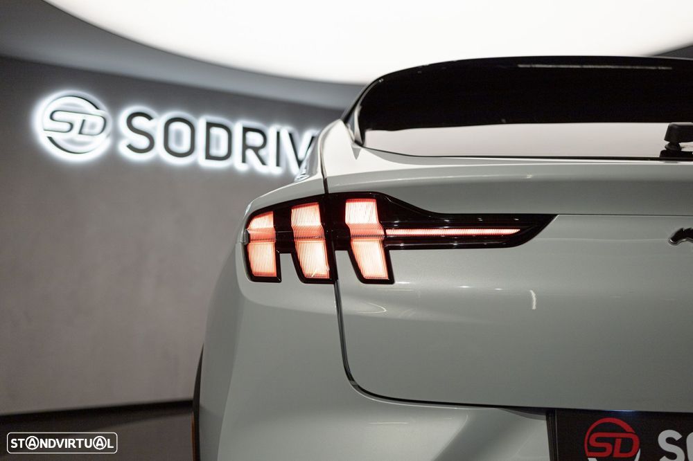 Ford Mustang Mach-E 75.7 kWh Premium AWD - 28