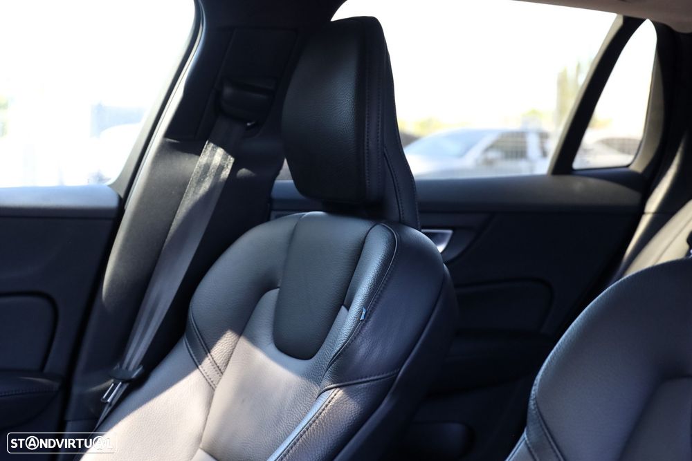 Volvo V60 Cross Country 2.0 B4 Geartronic - 9