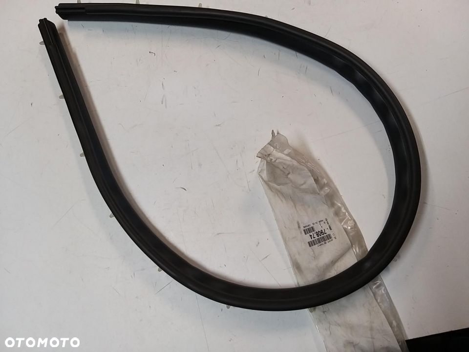 Uszczelka pokrywy silnika  Citroen Berlingo i Peugeot Partner  96-03 - 2