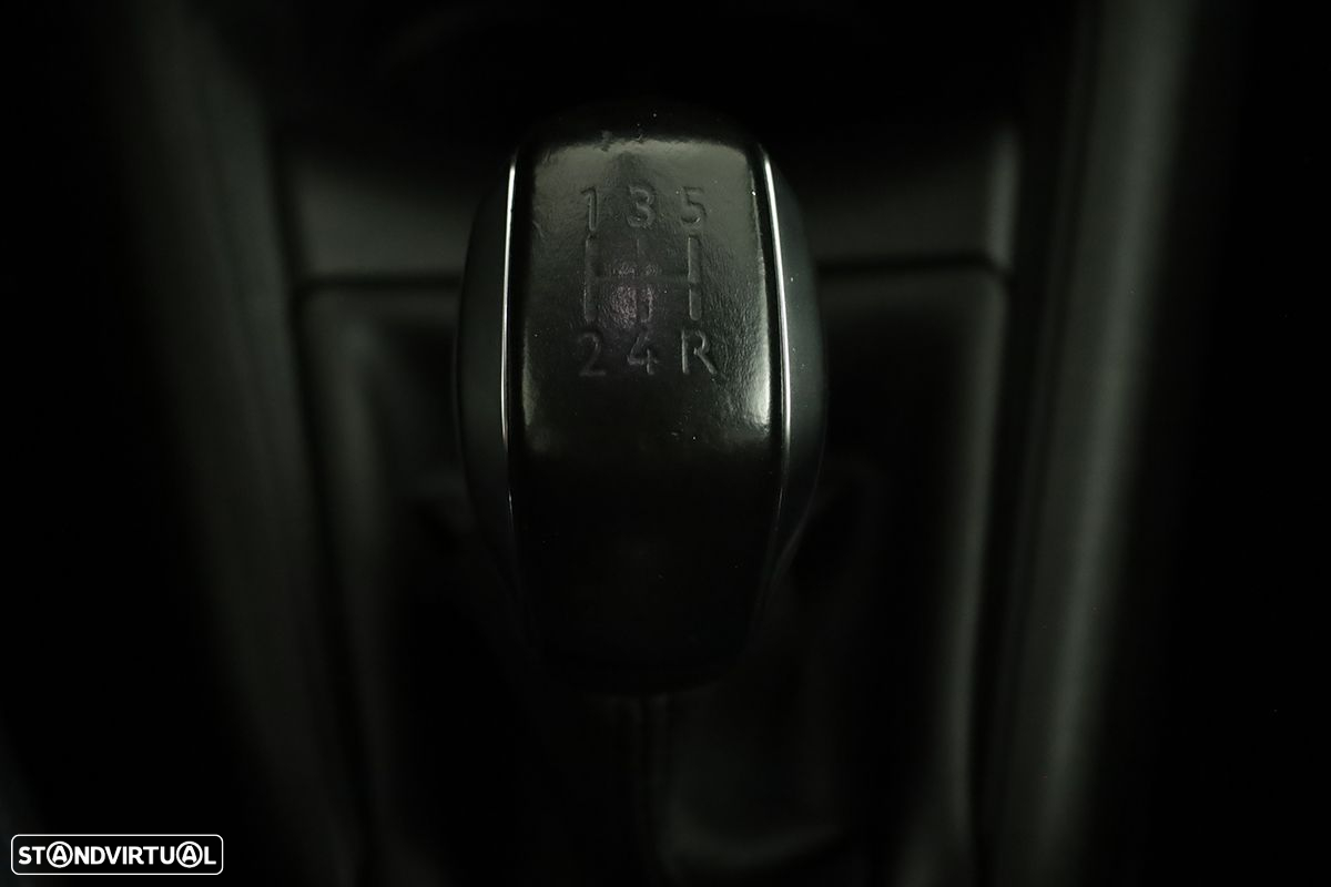 Peugeot 208 1.2 PureTech Signature - 13