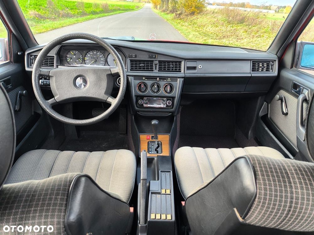 Mercedes-Benz W201 (190) - 11