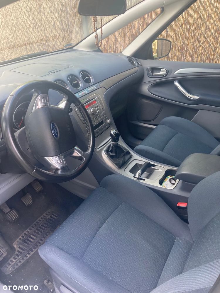 Ford S-Max - 11