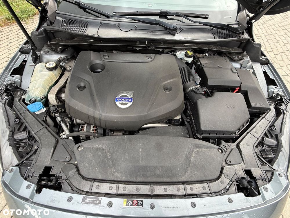 Volvo V40 D4 Momentum - 21