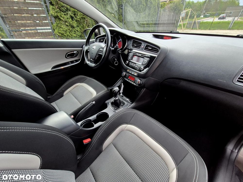 Kia Ceed 1.4 CVVT Dream Team Edition - 34