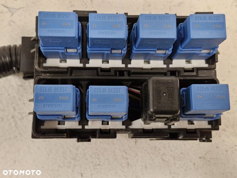 nissan juke i 1 f15 lift 1.2 dig-t skrzynka przekaźników 243821kn0a - 11