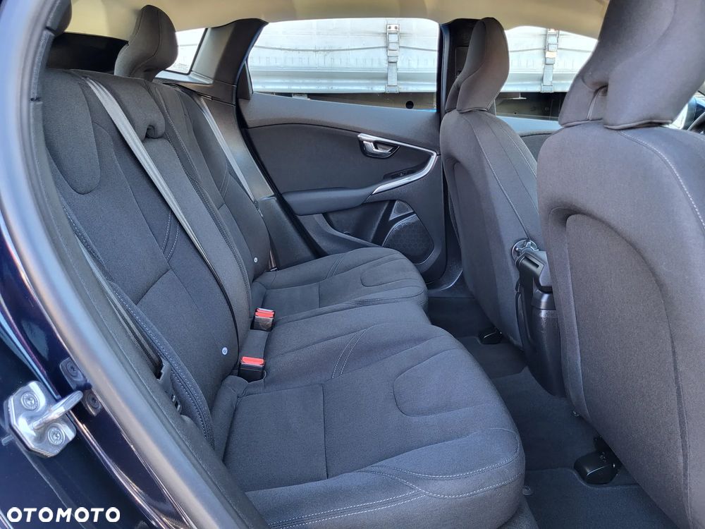 Volvo V40 T2 Momentum - 27